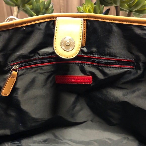 Tommy Hilfiger Signature brown, cream and tan tote - Picture 4 of 11